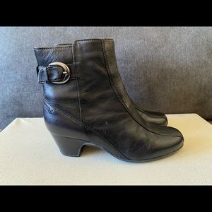 Clarks active air ankle boot